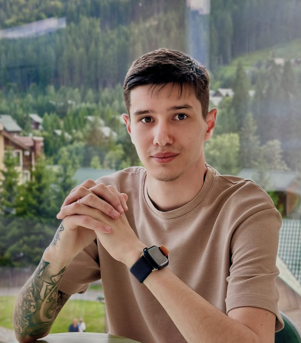 Автор Павлов Роман
